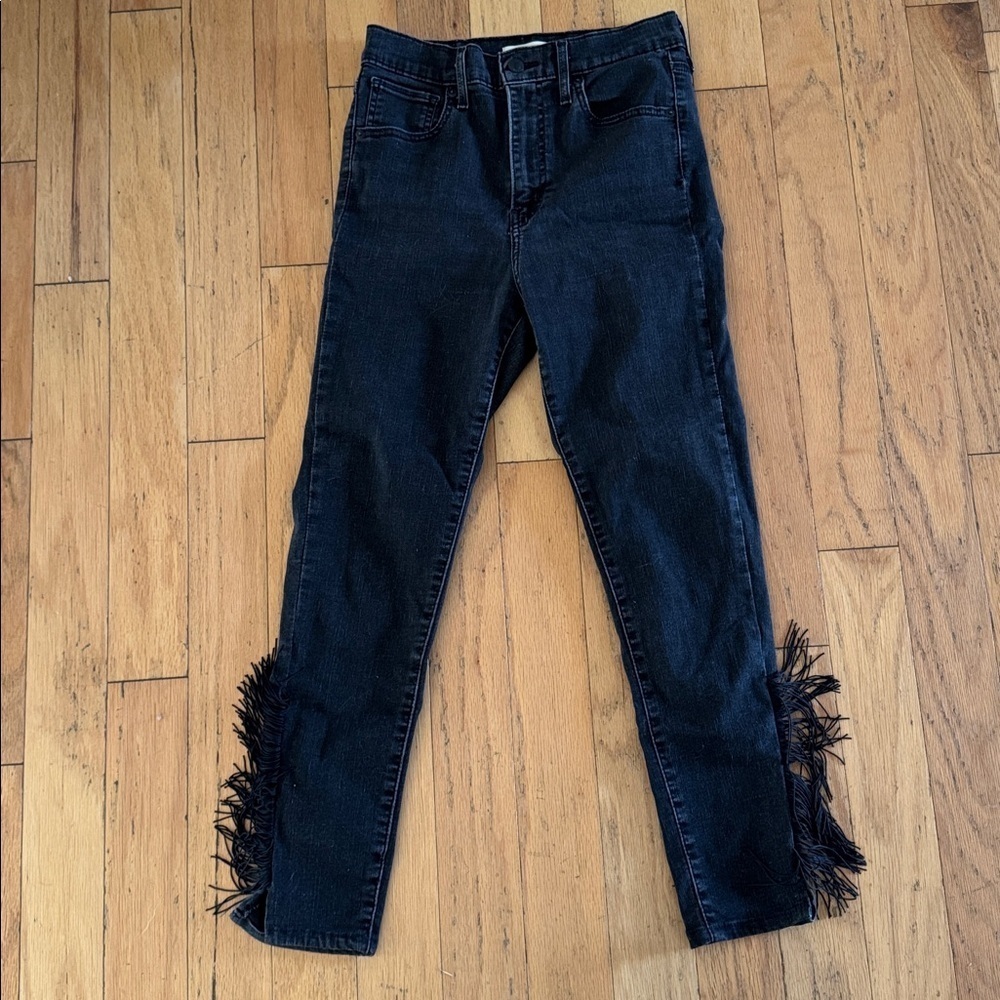 Levi’s | Mile High Super Skinny Ankle | Black | Fringe | size 28
